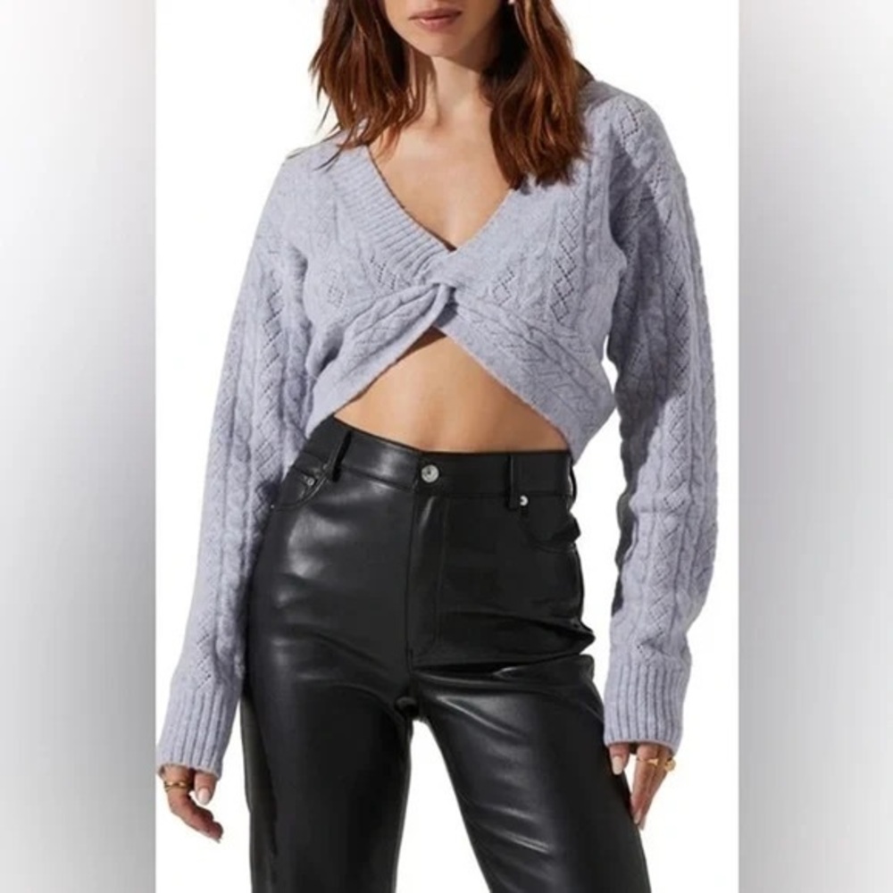 ASTR the Label Twist Front Cropped Sweater in Lilac